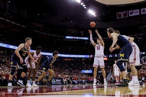 How Long Does a College Basketball Game Take: A Journey Through Time and Space