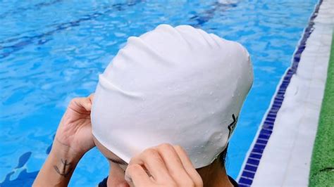 How to Put on a Swim Cap: A Dive into the Art of Aquatic Headwear