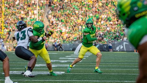 Where to Watch Oregon Football: A Journey Through Fandom and Beyond